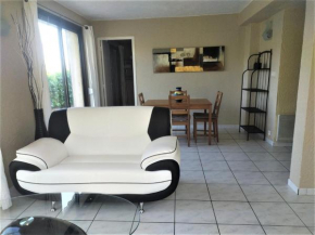Appartement LE PAISIBLE terrasse vue sur jardin et piscine
